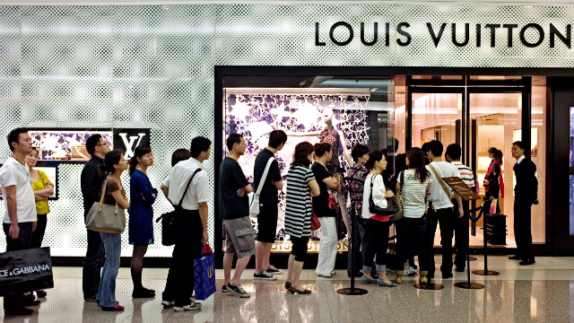 Louis Vuitton, Hermes, Tiffany đua nhau bán hàng trên chợ mạng Trung Quốc - Ảnh 4. Louis Vuitton, Hermes, Tiffany đua nhau bán hàng trên chợ mạng Trung Quốc - Ảnh 4.