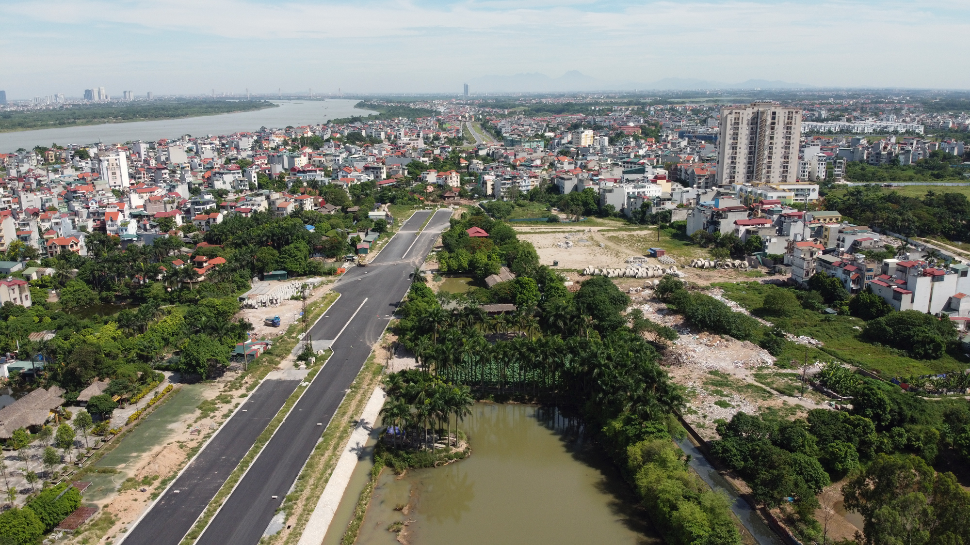 Đường ngàn tỉ nối Ngọc Thụy - Nguyễn Văn Cừ ở quận Long Biên mới làm được vài trăm mét - Ảnh 17.
