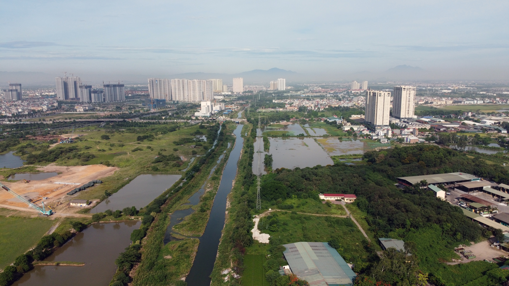 Toàn cảnh nơi xây dựng tuyến đường dài 3km trị giá gần 500 tỉ đồng ở quận Nam Từ Liêm - Ảnh 4.