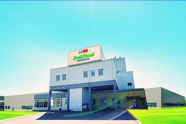 Tiền trong nước 'chảy' mạnh và xa hơn ở thị trường nước ngoài - Ảnh 2. Tiền trong nước 'chảy' mạnh và xa hơn ở thị trường nước ngoài - Ảnh 2.