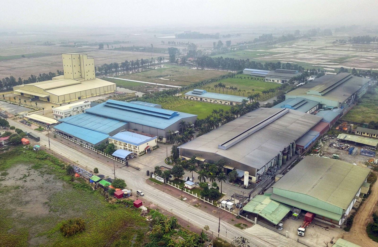 Bất động sản công nghiệp đón sóng đầu tư mới - Ảnh 1. Bất động sản công nghiệp đón sóng đầu tư mới - Ảnh 1.