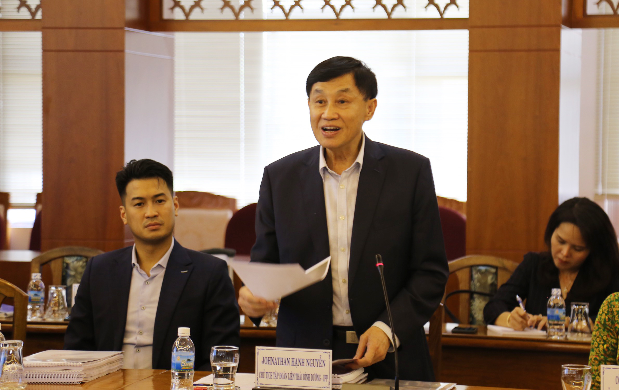 Vì sao Jonathan Hạnh Nguyễn muốn tặng tiền làm qui hoạch Bắc Vân Phong? - Ảnh 2. Vì sao Jonathan Hạnh Nguyễn muốn tặng tiền làm qui hoạch Bắc Vân Phong? - Ảnh 2.