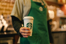 Lỗ 3,2 tỉ USD vì Covid - 19, Starbucks vẫn lên kế hoạch mở gần 1.000 cửa hàng mới để kéo khách quay trở lại