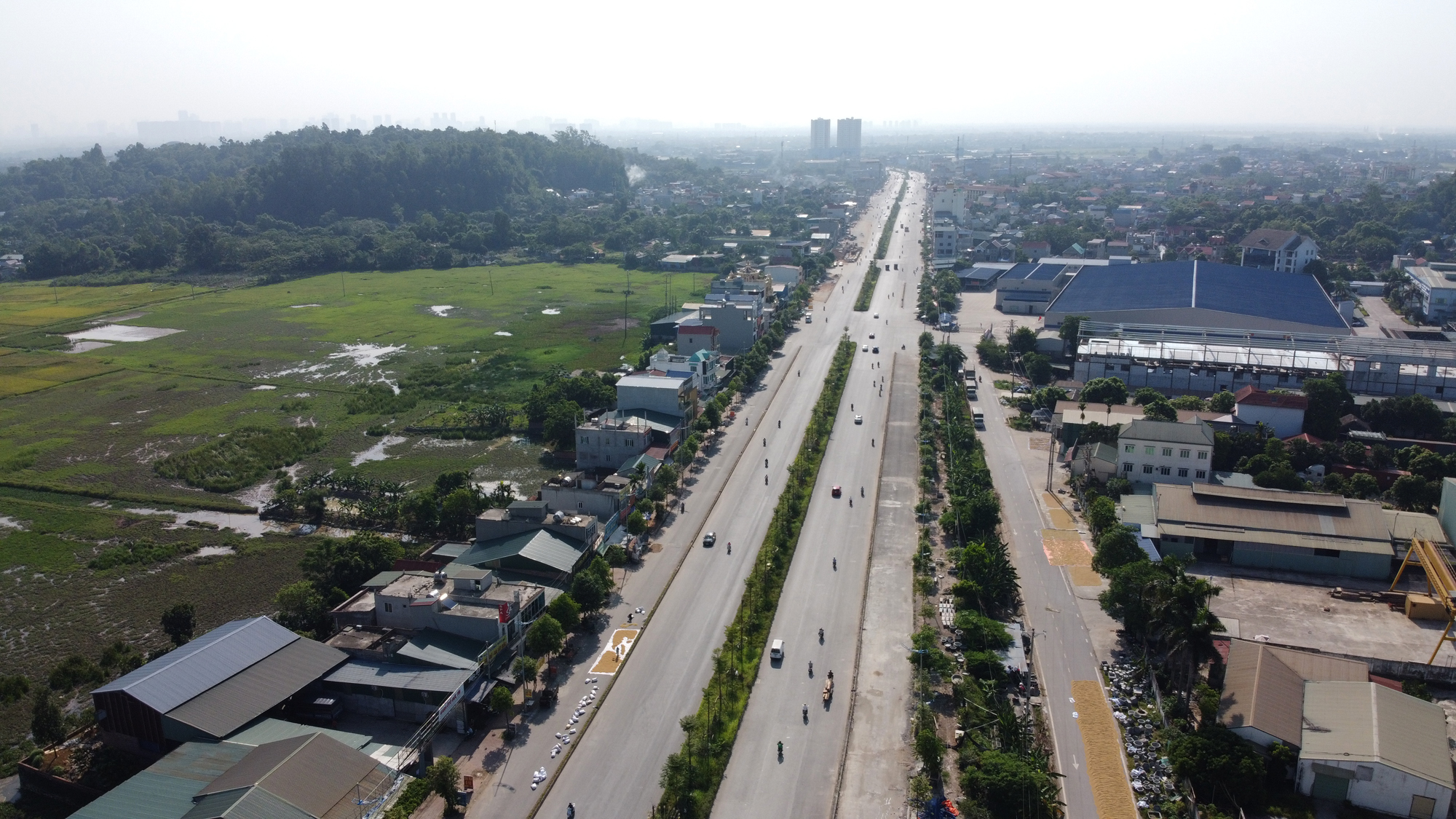 QL6 - cửa ngõ Thủ đô duy nhất chỉ có 2 làn xe vẫn là công trường dang dở sau 10 năm phê duyệt dự án cải tạo, nâng cấp - Ảnh 10. QL6 - cửa ngõ Thủ đô duy nhất chỉ có 2 làn xe vẫn là công trường dang dở sau 10 năm phê duyệt dự án cải tạo, nâng cấp - Ảnh 10.
