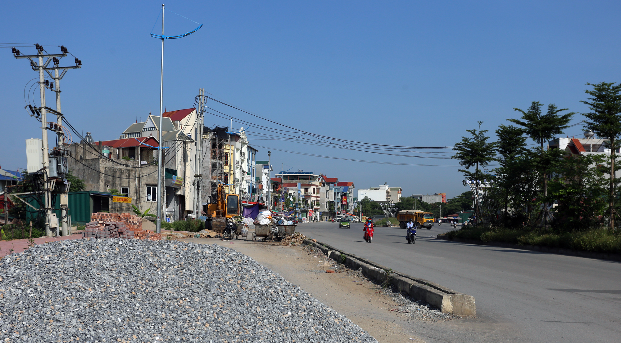 QL6 - cửa ngõ Thủ đô duy nhất chỉ có 2 làn xe vẫn là công trường dang dở sau 10 năm phê duyệt dự án cải tạo, nâng cấp - Ảnh 15. QL6 - cửa ngõ Thủ đô duy nhất chỉ có 2 làn xe vẫn là công trường dang dở sau 10 năm phê duyệt dự án cải tạo, nâng cấp - Ảnh 15.