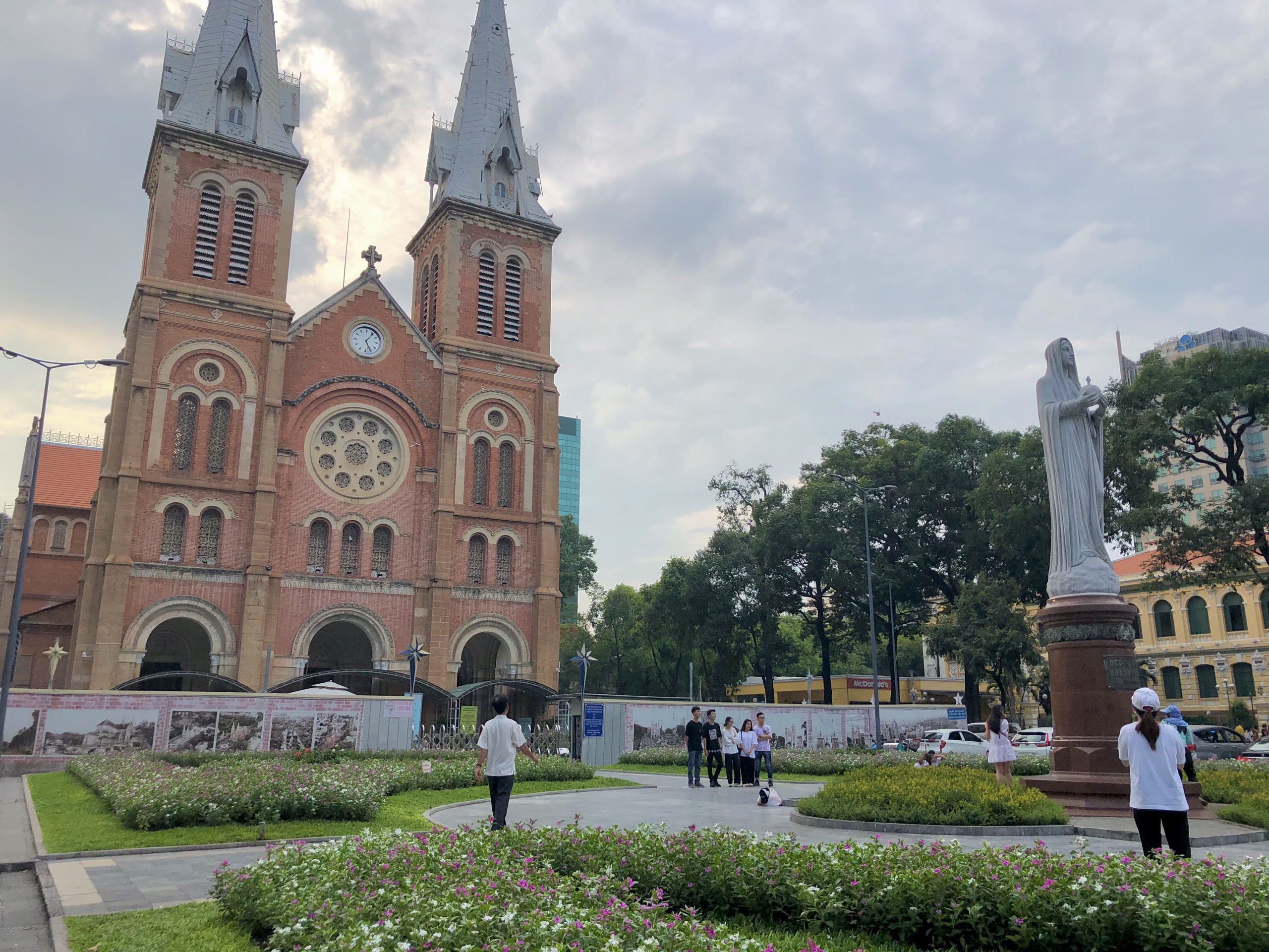 Gợi ý những trải nghiệm không nên bỏ lỡ nếu chỉ có 24 giờ khám phá Sài Gòn - Ảnh 1. Gợi ý những trải nghiệm không nên bỏ lỡ nếu chỉ có 24 giờ khám phá Sài Gòn - Ảnh 1.