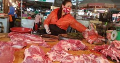 Vì sao người dân chỉ được ăn thịt lợn giá rẻ trên tivi?