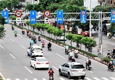 Qui chuẩn mới, hiểu biển gộp làn đường thế nào để tránh bị CSGT 'phạt oan'? - Ảnh 1. Qui chuẩn mới, hiểu biển gộp làn đường thế nào để tránh bị CSGT 'phạt oan'? - Ảnh 1.