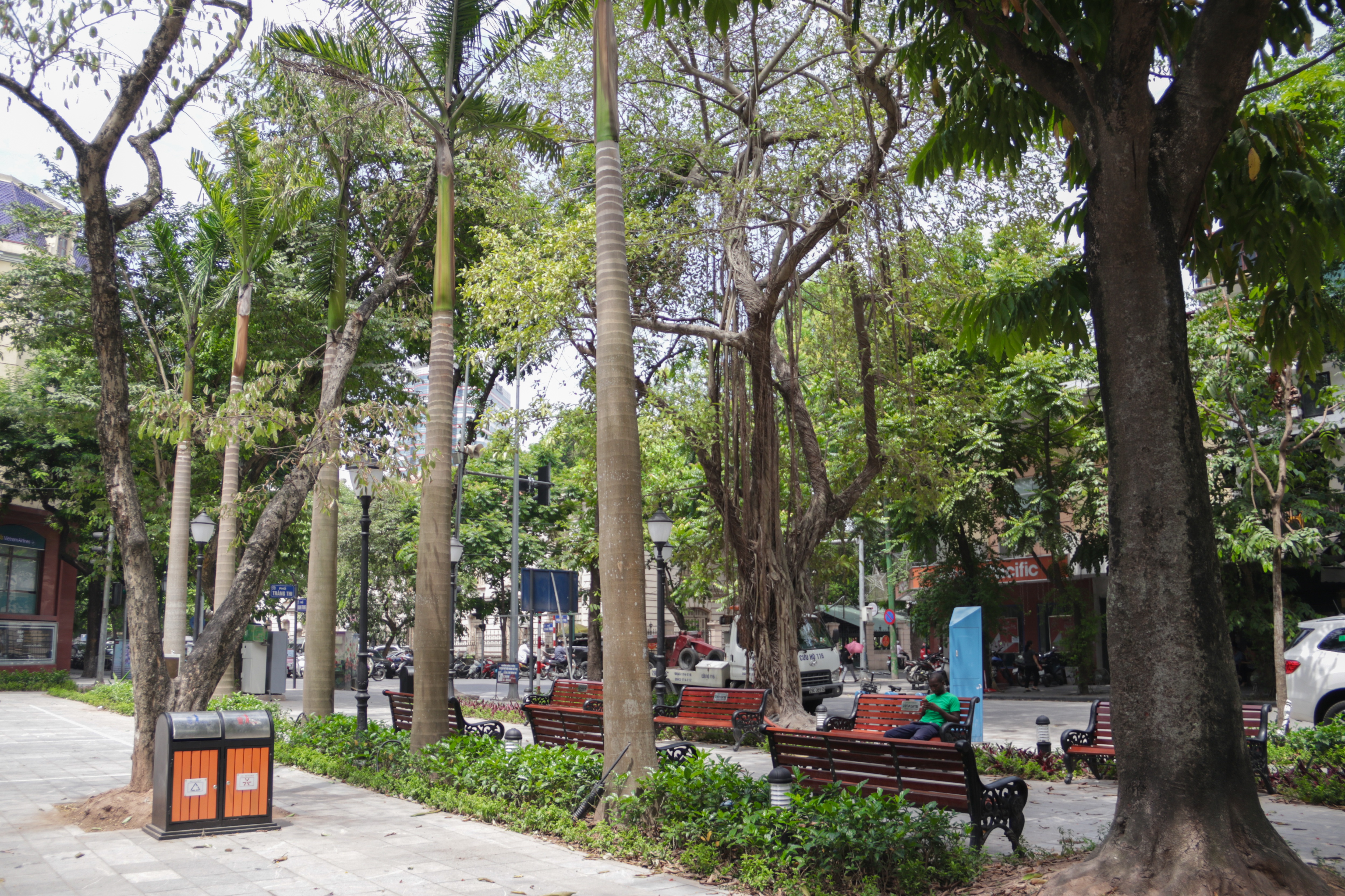 Cận cảnh vườn hoa kiểu mẫu hơn 5 tỷ đồng ở trung tâm Hà Nội - Ảnh 13. Cận cảnh vườn hoa kiểu mẫu hơn 5 tỷ đồng ở trung tâm Hà Nội - Ảnh 13.