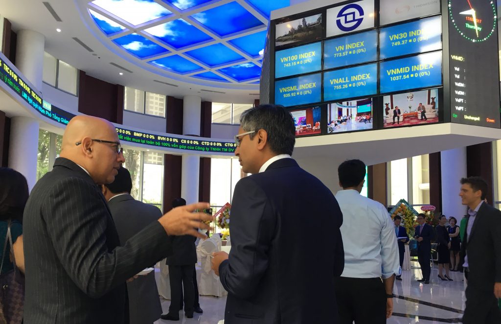 Bloomberg: Nhà đầu tư ngoại quay trở về Việt Nam sau thành công chống dịch ấn tượng - Ảnh 1. Bloomberg: Nhà đầu tư ngoại quay trở về Việt Nam sau thành công chống dịch ấn tượng - Ảnh 1.