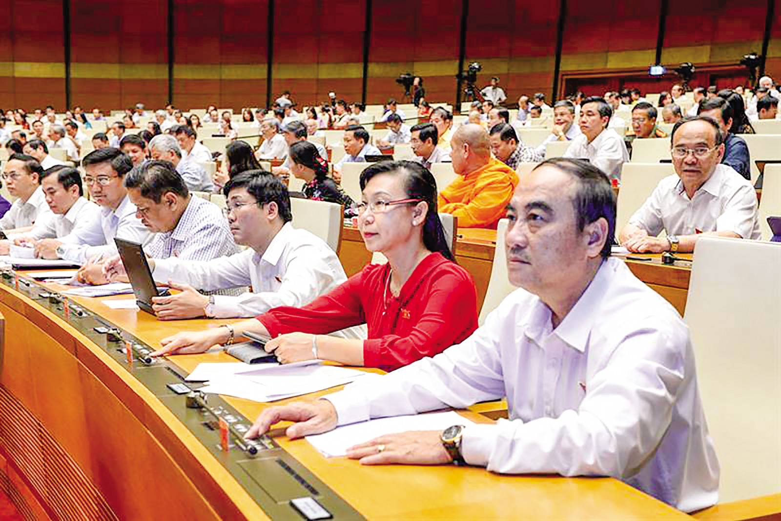 Dự thảo Luật Đầu tư: Hơn 84% ĐBQH muốn bỏ một qui định về thẩm quyền chấp thuận chủ trương đầu tư dự án qui mô 10.000 tỉ đồng trở lên - Ảnh 1. Dự thảo Luật Đầu tư: Hơn 84% ĐBQH muốn bỏ một qui định về thẩm quyền chấp thuận chủ trương đầu tư dự án qui mô 10.000 tỉ đồng trở lên - Ảnh 1.