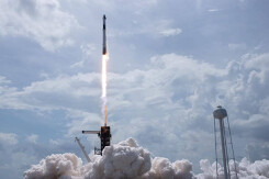Đưa tàu vũ trụ thương mại lên không gian, Elon Musk kiếm được 770 triệu USD