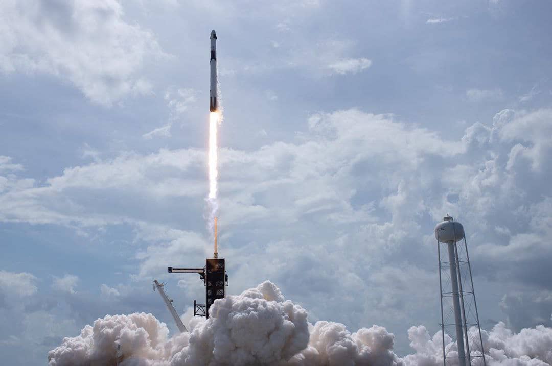 Để đưa tàu vũ trụ thương mại lên không gian, Elon Musk kiếm được 770 triệu USD - Ảnh 1. Để đưa tàu vũ trụ thương mại lên không gian, Elon Musk kiếm được 770 triệu USD - Ảnh 1.