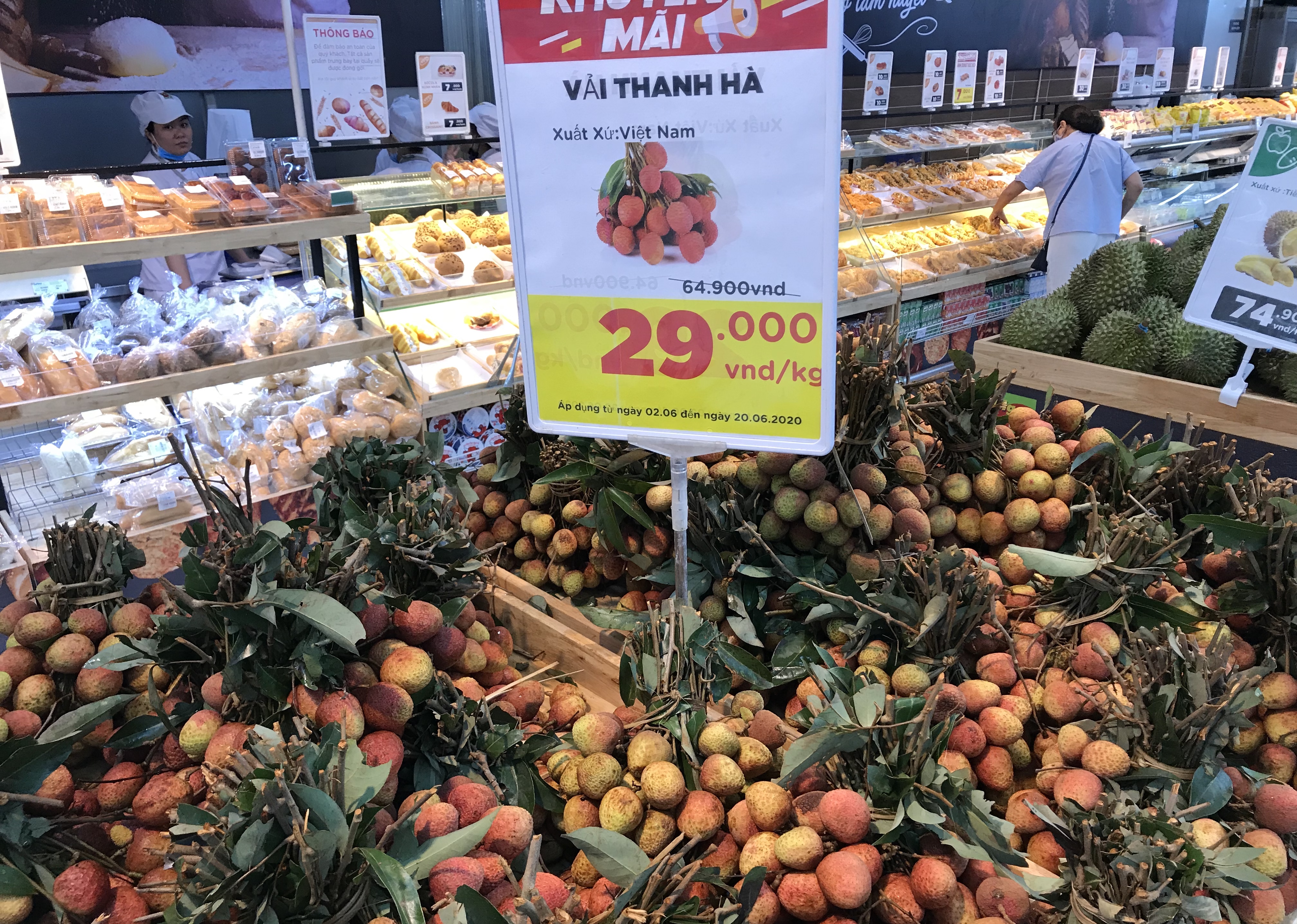 Big C miền Đông bất ngờ thông báo đóng cửa, người tiêu dùng sững sờ, siêu thị vắng lặng chiều nay - Ảnh 7. Big C miền Đông bất ngờ thông báo đóng cửa, người tiêu dùng sững sờ, siêu thị vắng lặng chiều nay - Ảnh 7.