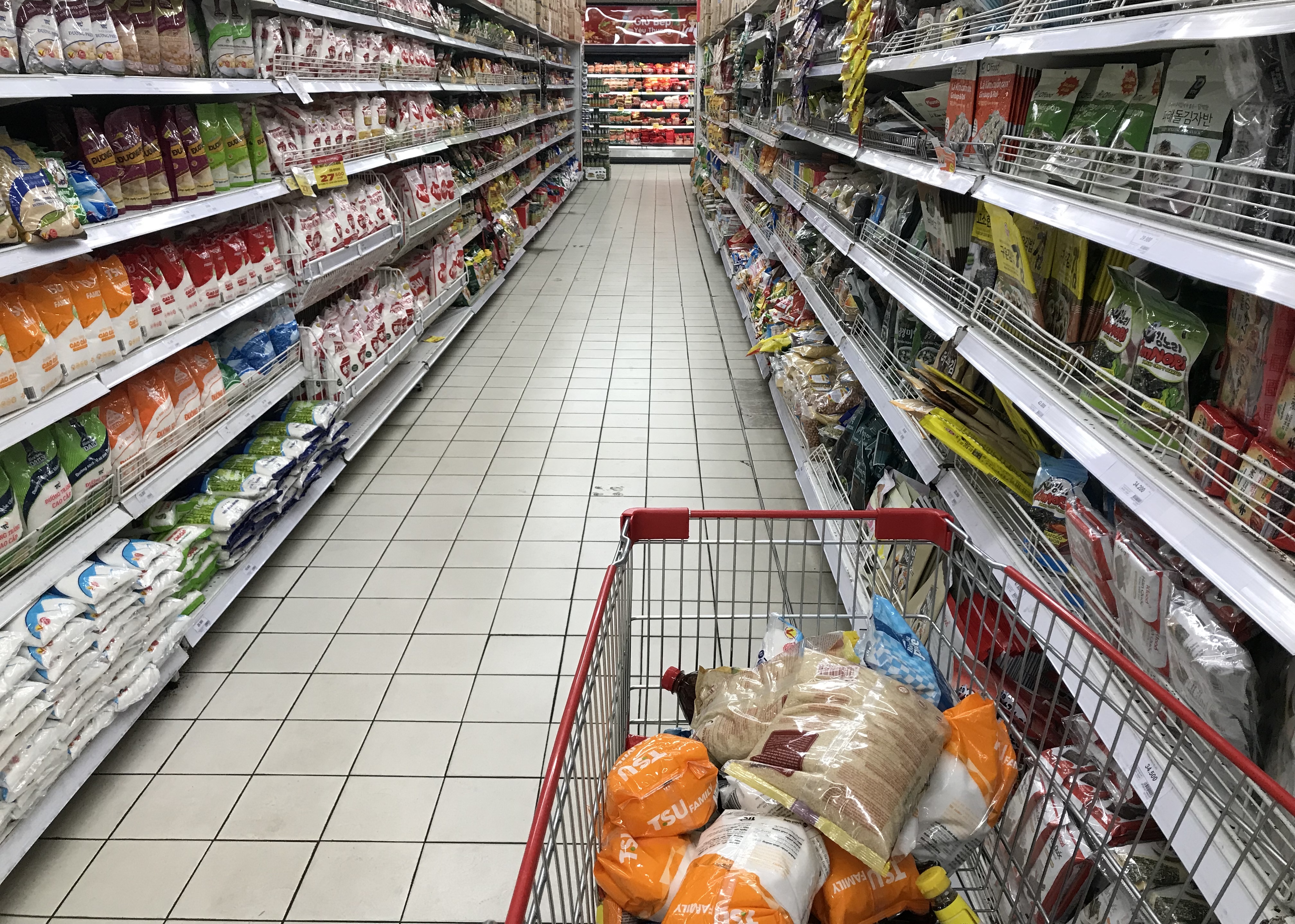 Big C miền Đông bất ngờ thông báo đóng cửa, người tiêu dùng sững sờ, siêu thị vắng lặng chiều nay - Ảnh 12. Big C miền Đông bất ngờ thông báo đóng cửa, người tiêu dùng sững sờ, siêu thị vắng lặng chiều nay - Ảnh 12.