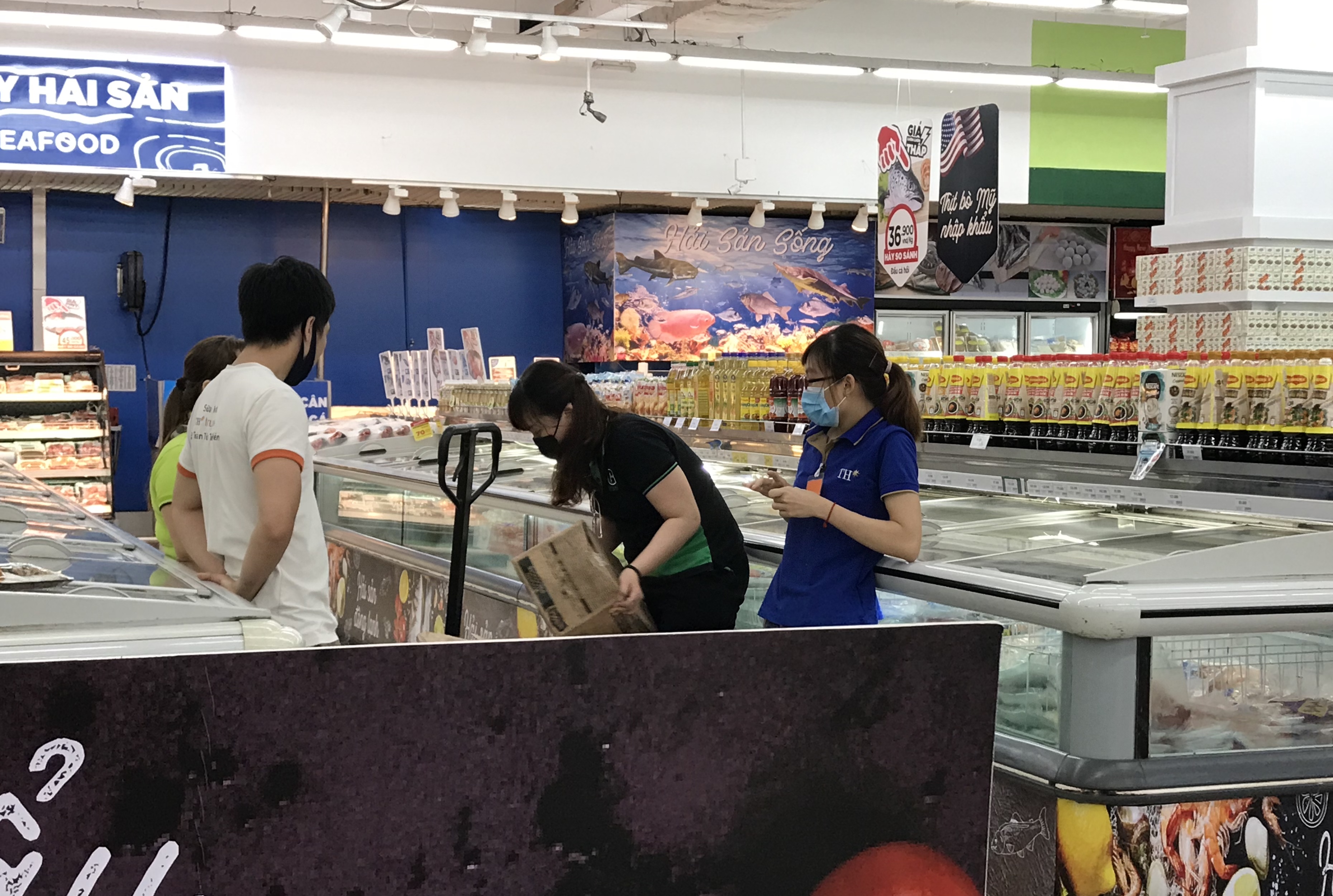 Big C miền Đông bất ngờ thông báo đóng cửa, người tiêu dùng sững sờ, siêu thị vắng lặng chiều nay - Ảnh 9. Big C miền Đông bất ngờ thông báo đóng cửa, người tiêu dùng sững sờ, siêu thị vắng lặng chiều nay - Ảnh 9.