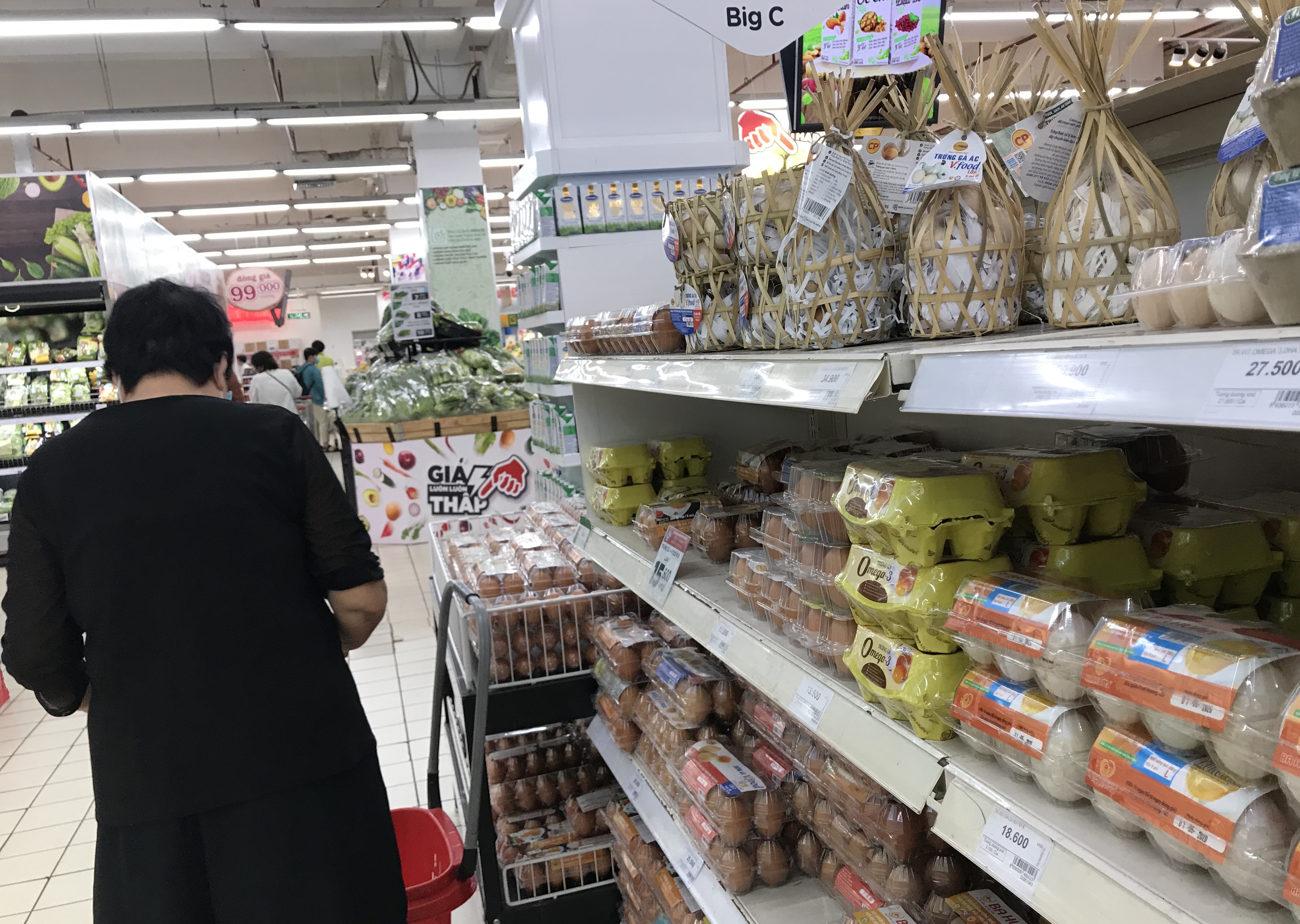 Big C miền Đông bất ngờ thông báo đóng cửa, người tiêu dùng sững sờ, siêu thị vắng lặng chiều nay - Ảnh 6. Big C miền Đông bất ngờ thông báo đóng cửa, người tiêu dùng sững sờ, siêu thị vắng lặng chiều nay - Ảnh 6.