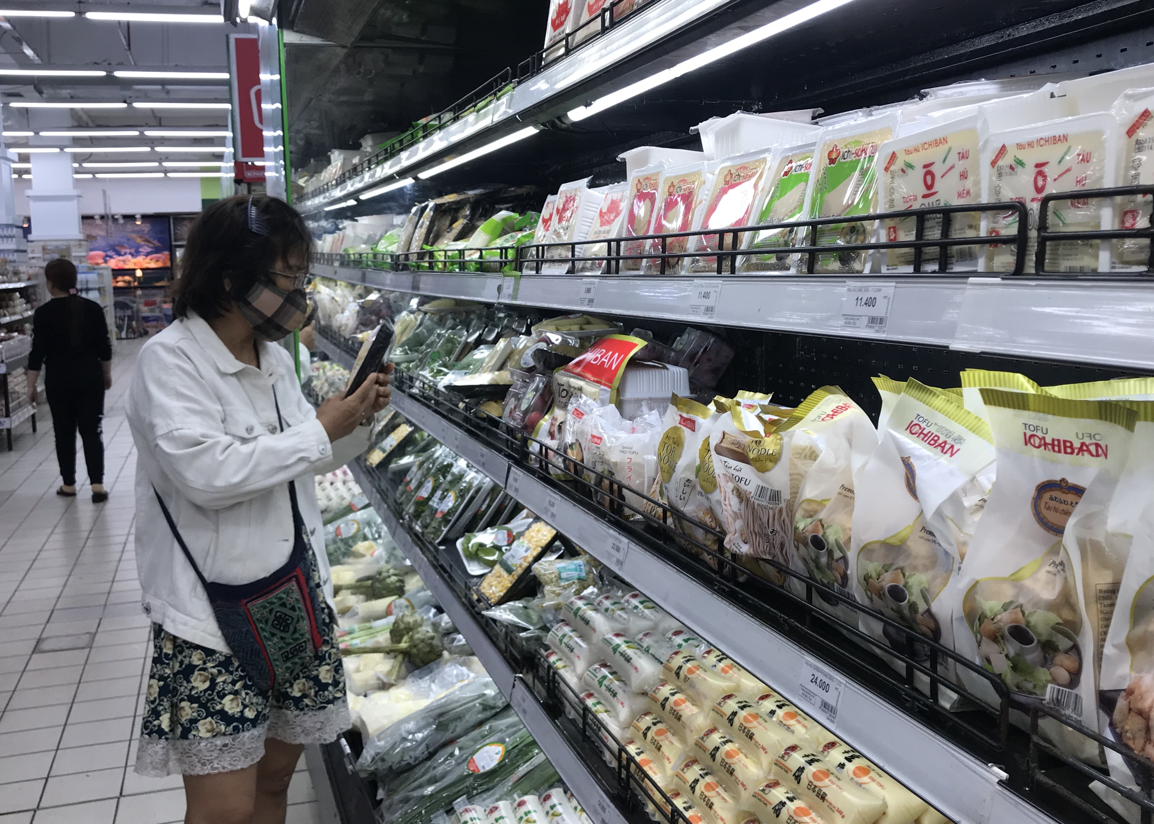 Big C miền Đông bất ngờ thông báo đóng cửa, người tiêu dùng sững sờ, siêu thị vắng lặng chiều nay - Ảnh 5. Big C miền Đông bất ngờ thông báo đóng cửa, người tiêu dùng sững sờ, siêu thị vắng lặng chiều nay - Ảnh 5.
