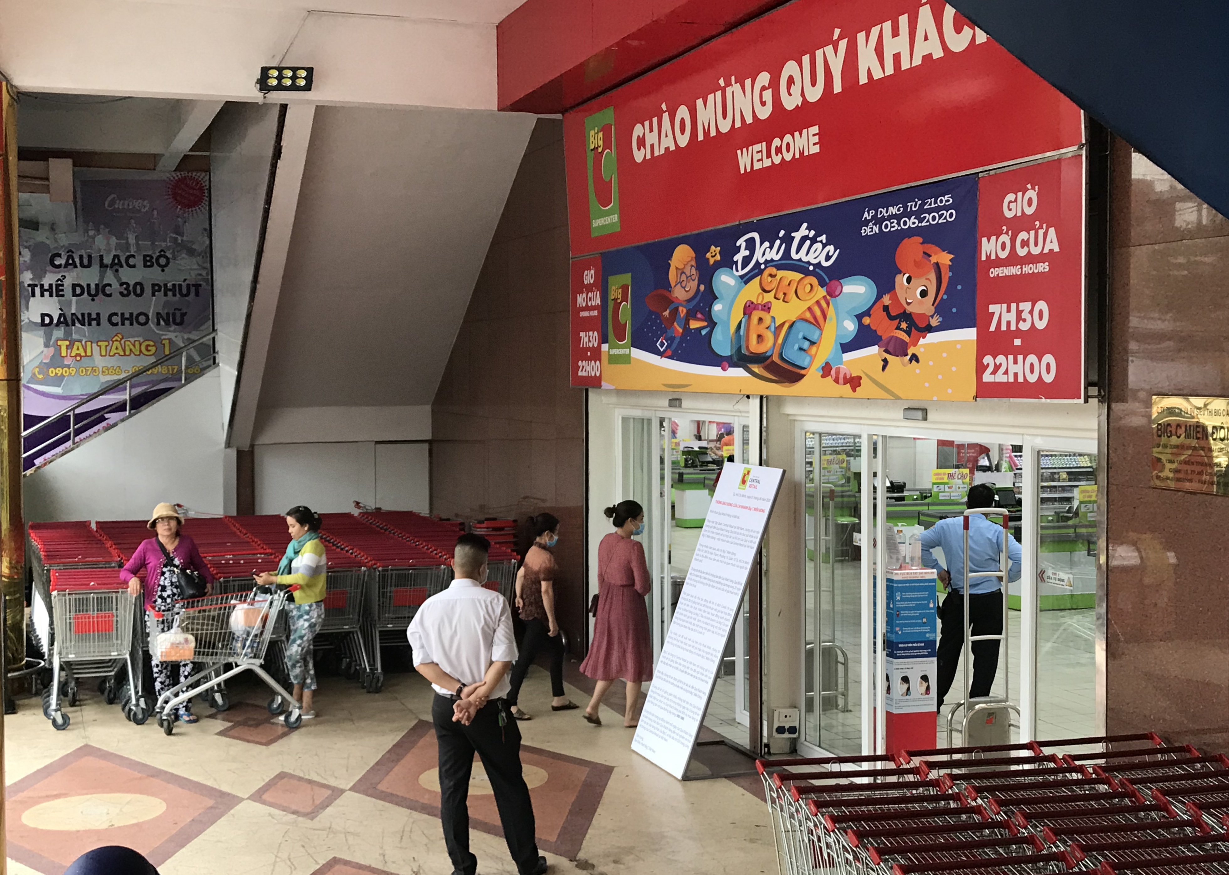 Big C miền Đông bất ngờ thông báo đóng cửa, người tiêu dùng sững sờ, siêu thị vắng lặng chiều nay - Ảnh 4. Big C miền Đông bất ngờ thông báo đóng cửa, người tiêu dùng sững sờ, siêu thị vắng lặng chiều nay - Ảnh 4.