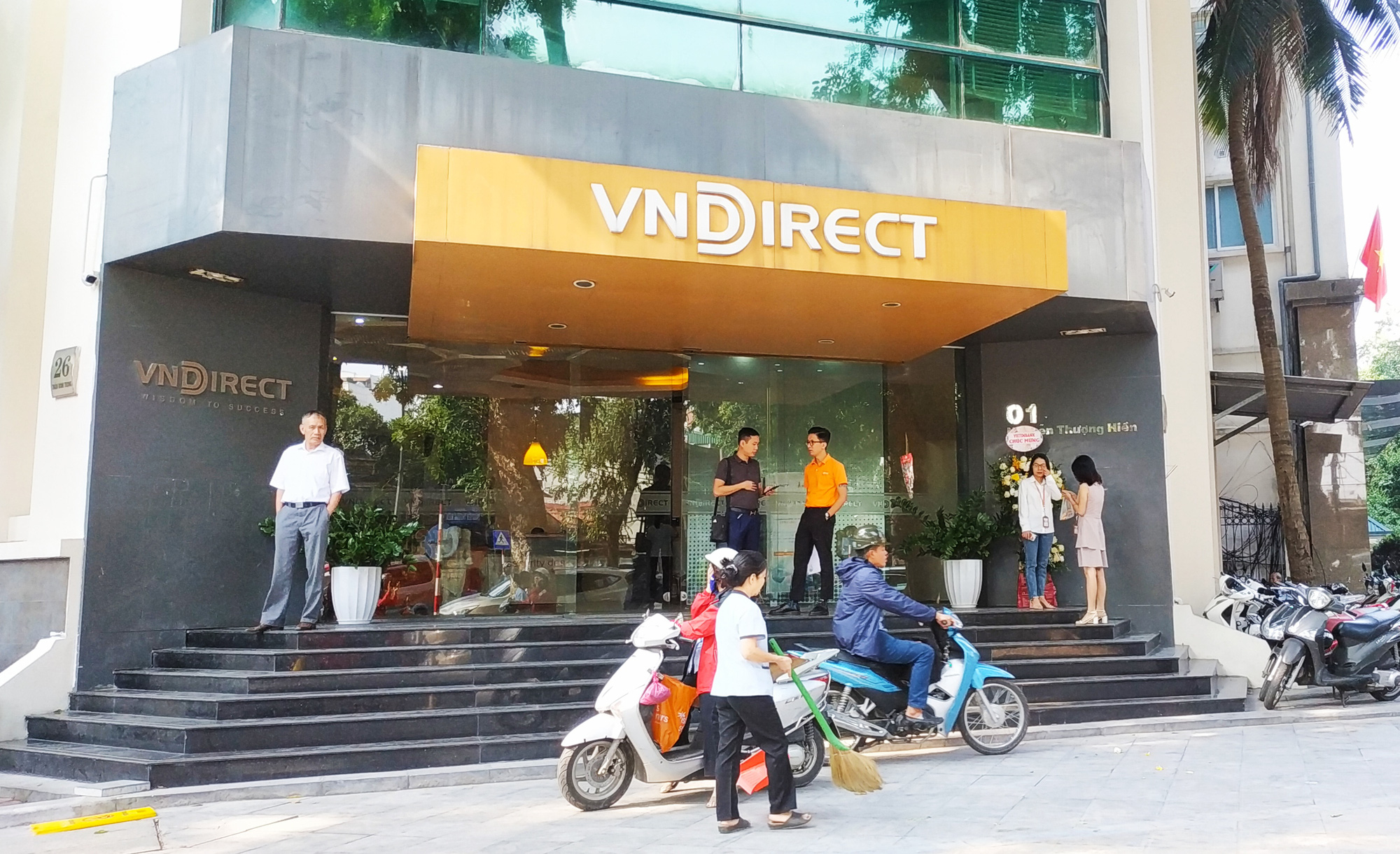 Ông Nguyễn Hoàng Giang rời ban lãnh đạo VNDirect - Ảnh 2.