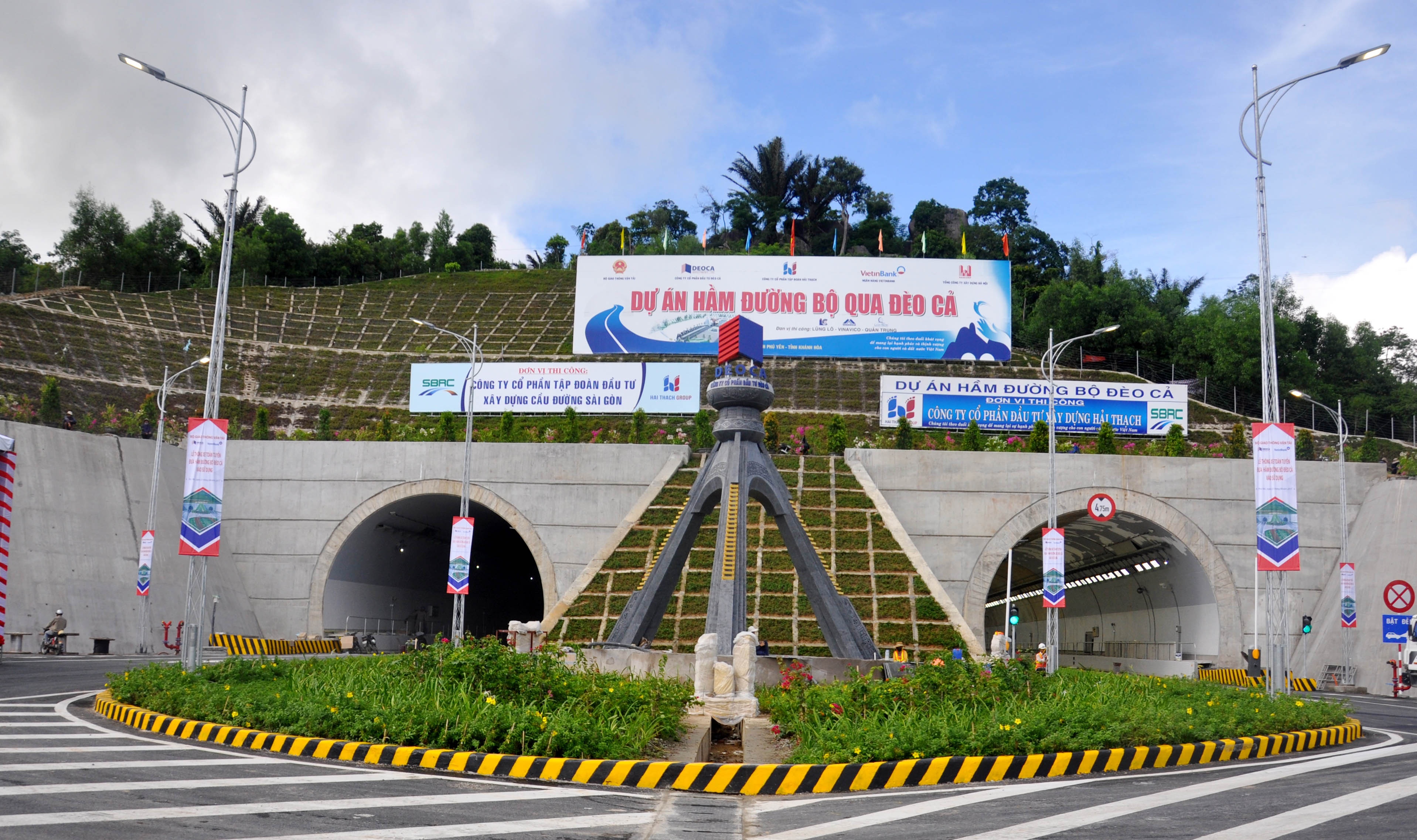 KKT Bắc Vân Phong Khánh Hòa và KKT Nam Phú Yên hướng đến liên kết vùng - Ảnh 1. KKT Bắc Vân Phong Khánh Hòa và KKT Nam Phú Yên hướng đến liên kết vùng - Ảnh 1.