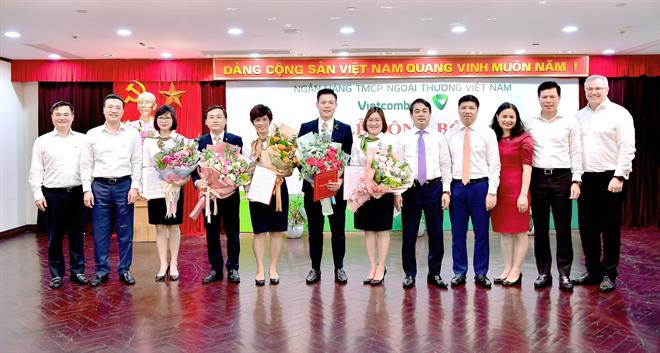 Vietcombank bổ nhiệm loạt nhân sự tại Trụ sở chính - Ảnh 1. Vietcombank bổ nhiệm loạt nhân sự tại Trụ sở chính - Ảnh 1.