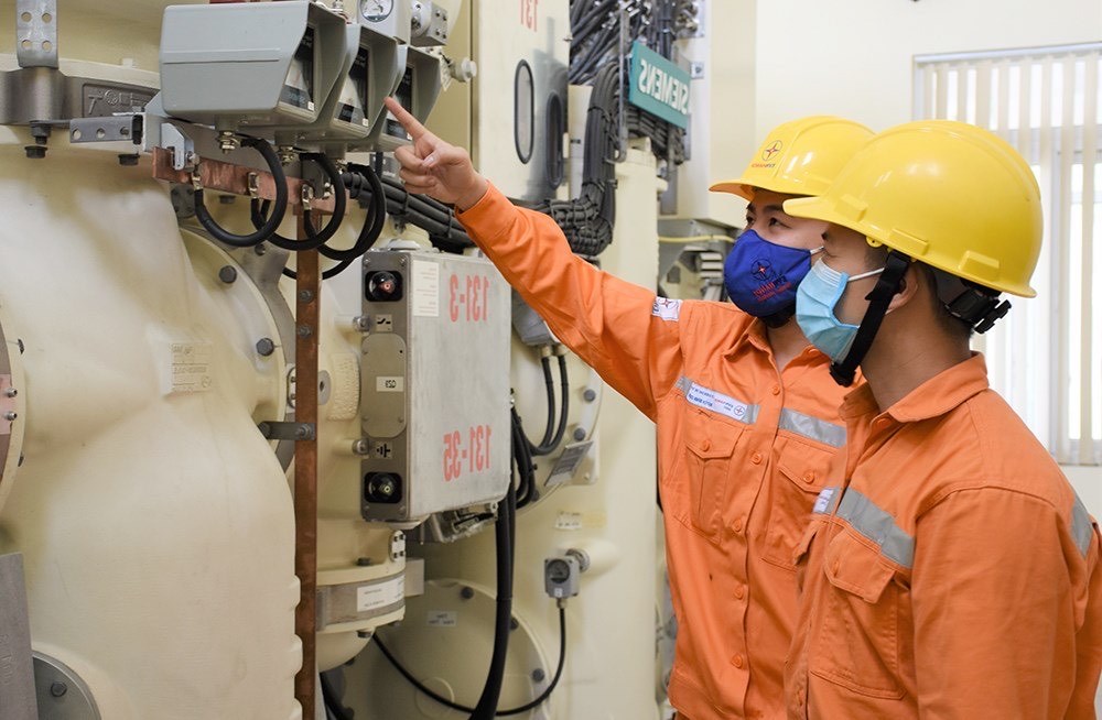 EVN lập đoàn kiểm tra, xác minh tiền điện tăng vọt; kỉ luật Giám đốc, cá nhân liên quan vụ ghi sai chỉ số công tơ - Ảnh 1. EVN lập đoàn kiểm tra, xác minh tiền điện tăng vọt; kỉ luật Giám đốc, cá nhân liên quan vụ ghi sai chỉ số công tơ - Ảnh 1.