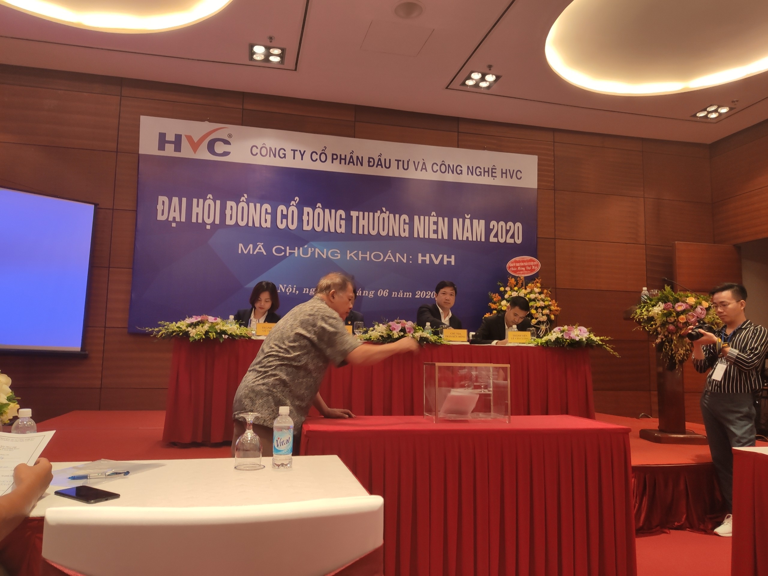 ĐHĐCĐ HVH: Hụt phát hành trái phiếu, HVC Group tiếp tục lên kế hoạch gọi vốn lấn sân sang bất động sản nghỉ dưỡng - Ảnh 4. ĐHĐCĐ HVH: Hụt phát hành trái phiếu, HVC Group tiếp tục lên kế hoạch gọi vốn lấn sân sang bất động sản nghỉ dưỡng - Ảnh 4.