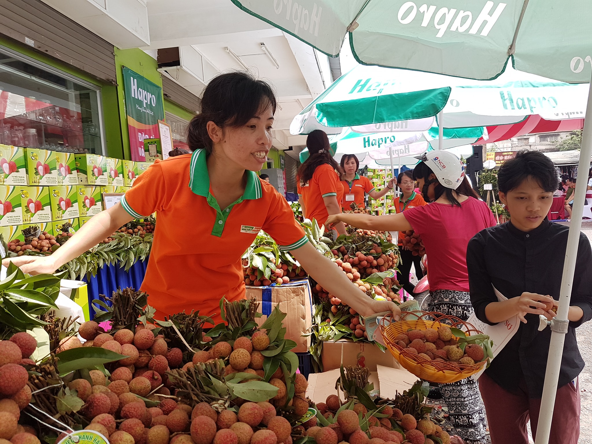 Giao thương với Trung Quốc đạt trên ngưỡng 100 tỉ USD - Ảnh 1. Giao thương với Trung Quốc đạt trên ngưỡng 100 tỉ USD - Ảnh 1.