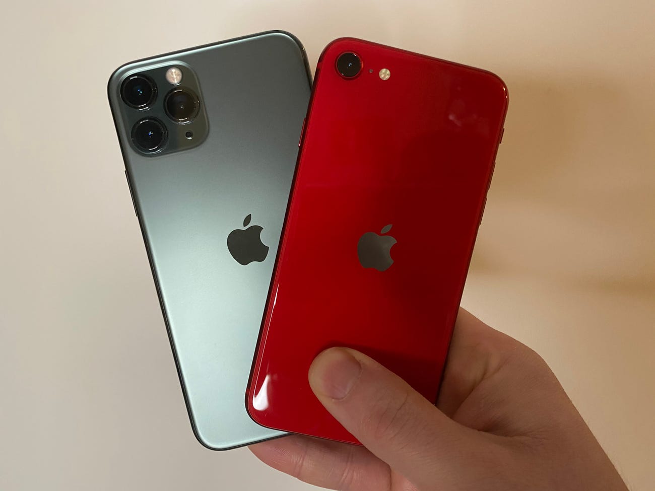 Xoay sở sau dịch COVID-19, Công ty dịch vụ dầu khí đi bán iPhone, Macbook,… mở chuỗi cửa hàng uỷ quyền, quyết tâm dẹp hàng xách tay - Ảnh 1. Xoay sở sau dịch COVID-19, Công ty dịch vụ dầu khí đi bán iPhone, Macbook,… mở chuỗi cửa hàng uỷ quyền, quyết tâm dẹp hàng xách tay - Ảnh 1.