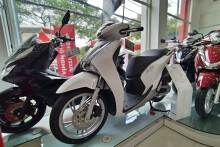 Sau dịch Covid-19, giá xe máy tăng cao chưa từng thấy, Honda SH chênh tới gần 60 triệu đồng