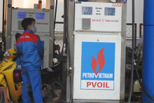 Giá xăng tăng gần 900 đồng/lít từ 15h chiều nay
