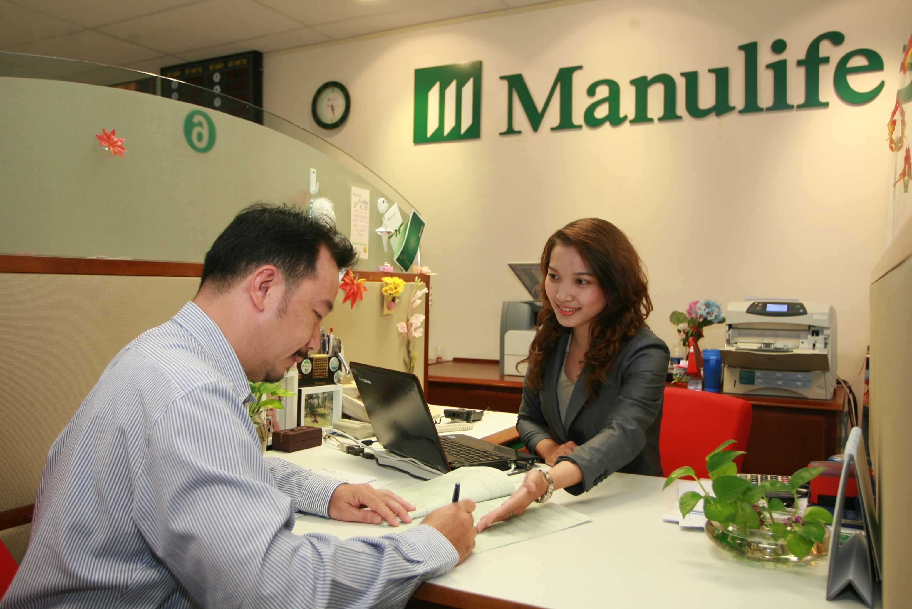 Manulife muốn bán bảo hiểm qua VietinBank, giá trị thương vụ có thể lên tới vài trăm triệu USD - Ảnh 1. Manulife muốn bán bảo hiểm qua VietinBank, giá trị thương vụ có thể lên tới vài trăm triệu USD - Ảnh 1.