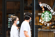 Starbucks ngừng quảng cáo trên mạng xã hội, không bỏ YouTube