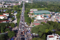 Cảnh xe cộ tắc cứng cả buổi sáng ở cầu Mai Lĩnh - cửa ngõ phía Tây Hà Nội