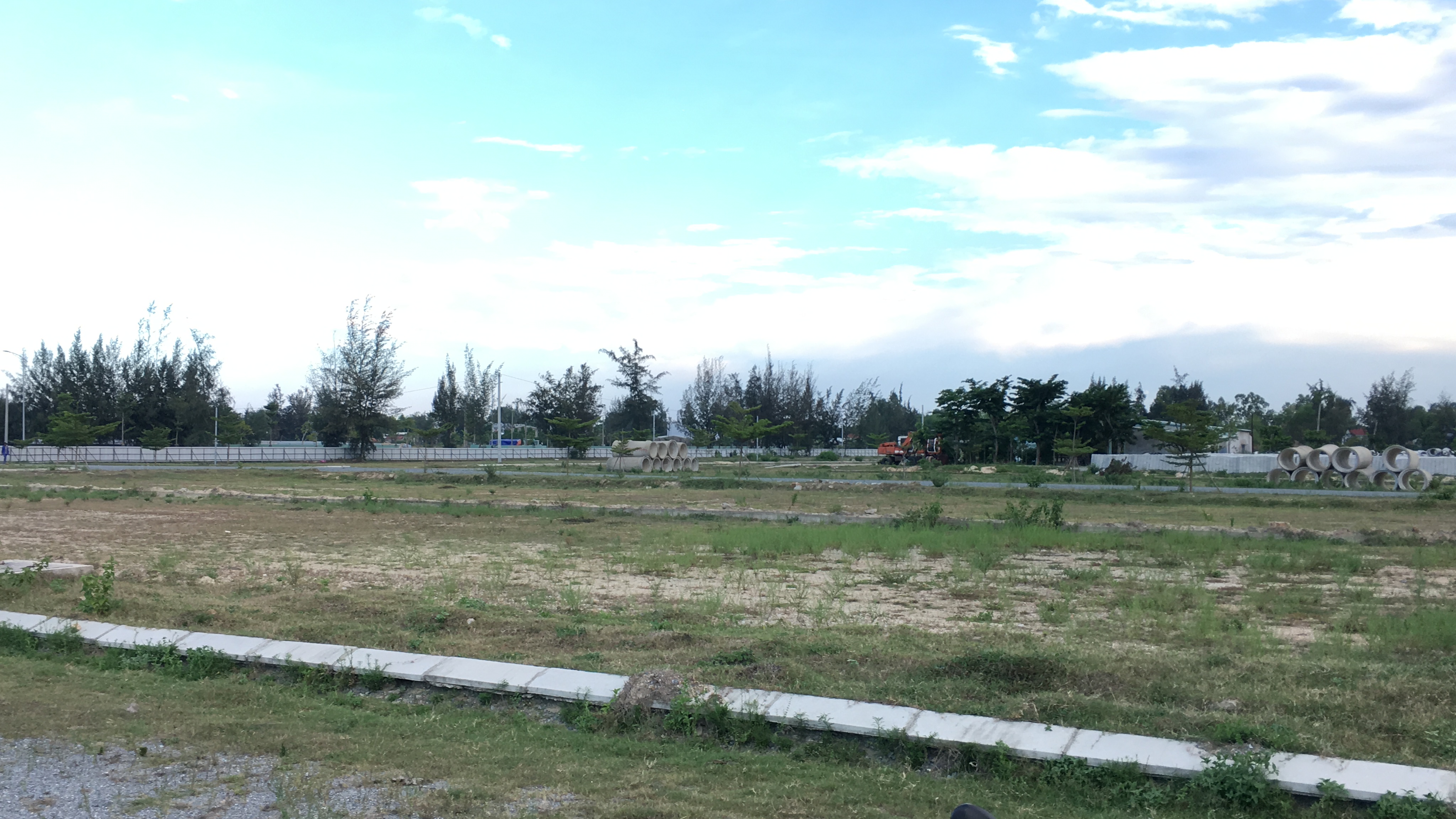 Quảng Nam: Dự án Khu đô thị 7B mở rộng hạ tầng dang dở, đang là nơi chăn thả bò - Ảnh 2. Quảng Nam: Dự án Khu đô thị 7B mở rộng hạ tầng dang dở, đang là nơi chăn thả bò - Ảnh 2.
