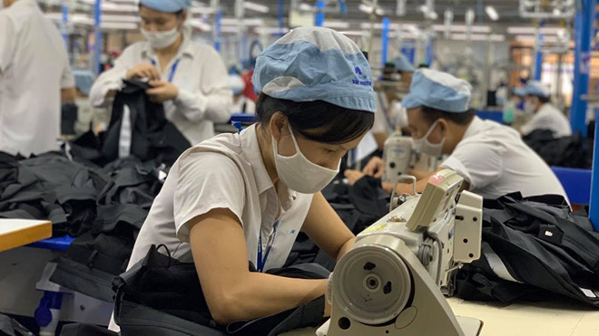 6 tháng đầu năm, số người nộp hồ sơ hưởng trợ cấp thất nghiệp tăng 32%
- Ảnh 1. 6 tháng đầu năm, số người nộp hồ sơ hưởng trợ cấp thất nghiệp tăng 32%
- Ảnh 1.