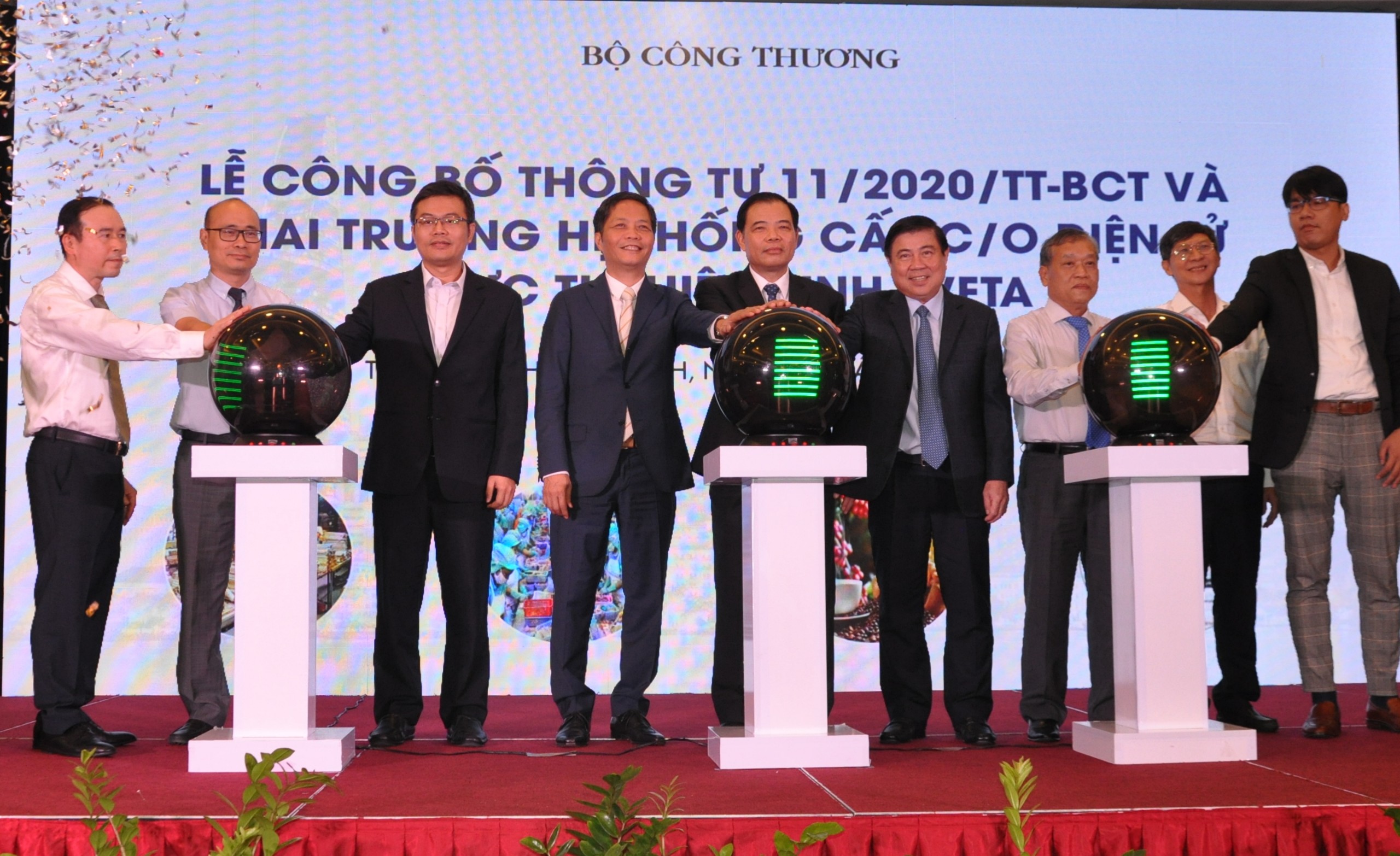 Sẽ đơn giản hóa các thủ tục để hỗ trợ doanh nghiệp nhanh chóng hưởng các ưu đãi từ EVFTA - Ảnh 3. Sẽ đơn giản hóa các thủ tục để hỗ trợ doanh nghiệp nhanh chóng hưởng các ưu đãi từ EVFTA - Ảnh 3.