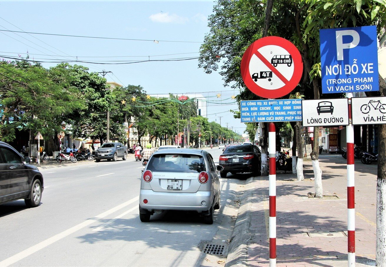 Từ 1/7, nhiều dòng xe ô tô sẽ bị giới hạn trên một số tuyến phố, cấm theo khung giờ theo qui chuẩn mới - Ảnh 1.