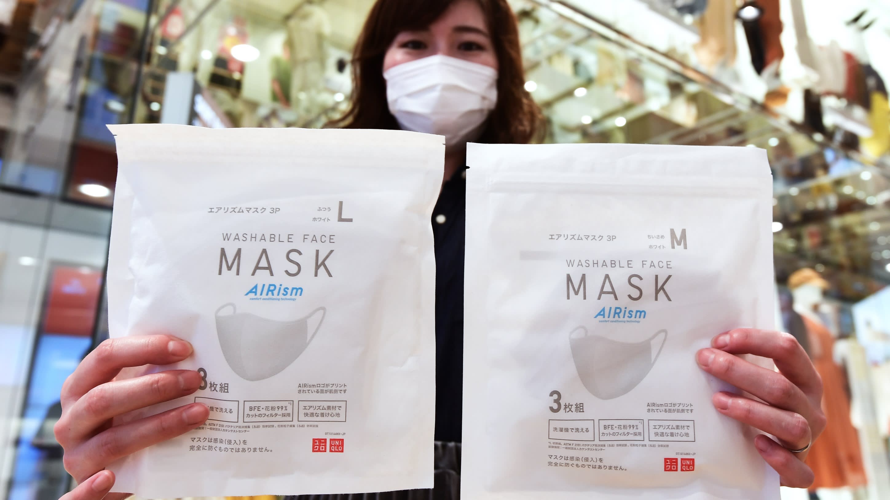 Điều gì tạo nên cơn sốt khẩu trang Uniqlo tại Nhật? - Ảnh 1. Điều gì tạo nên cơn sốt khẩu trang Uniqlo tại Nhật? - Ảnh 1.