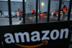 Amazon bị kiện với cáo buộc nhân viên mang Covid-19 về nhà, khiến một người thân tử vong