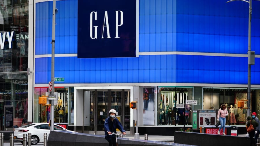 Ông lớn thời trang Gap lỗ gần 1 tỉ USD sau khi đóng hàng loạt cửa hàng do dịch Covid-19 - Ảnh 1.