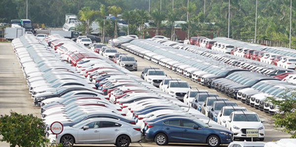 Tồn kho hàng chục nghìn chiếc, ô tô đại hạ giá đến Tết sang năm - Ảnh 1. Tồn kho hàng chục nghìn chiếc, ô tô đại hạ giá đến Tết sang năm - Ảnh 1.
