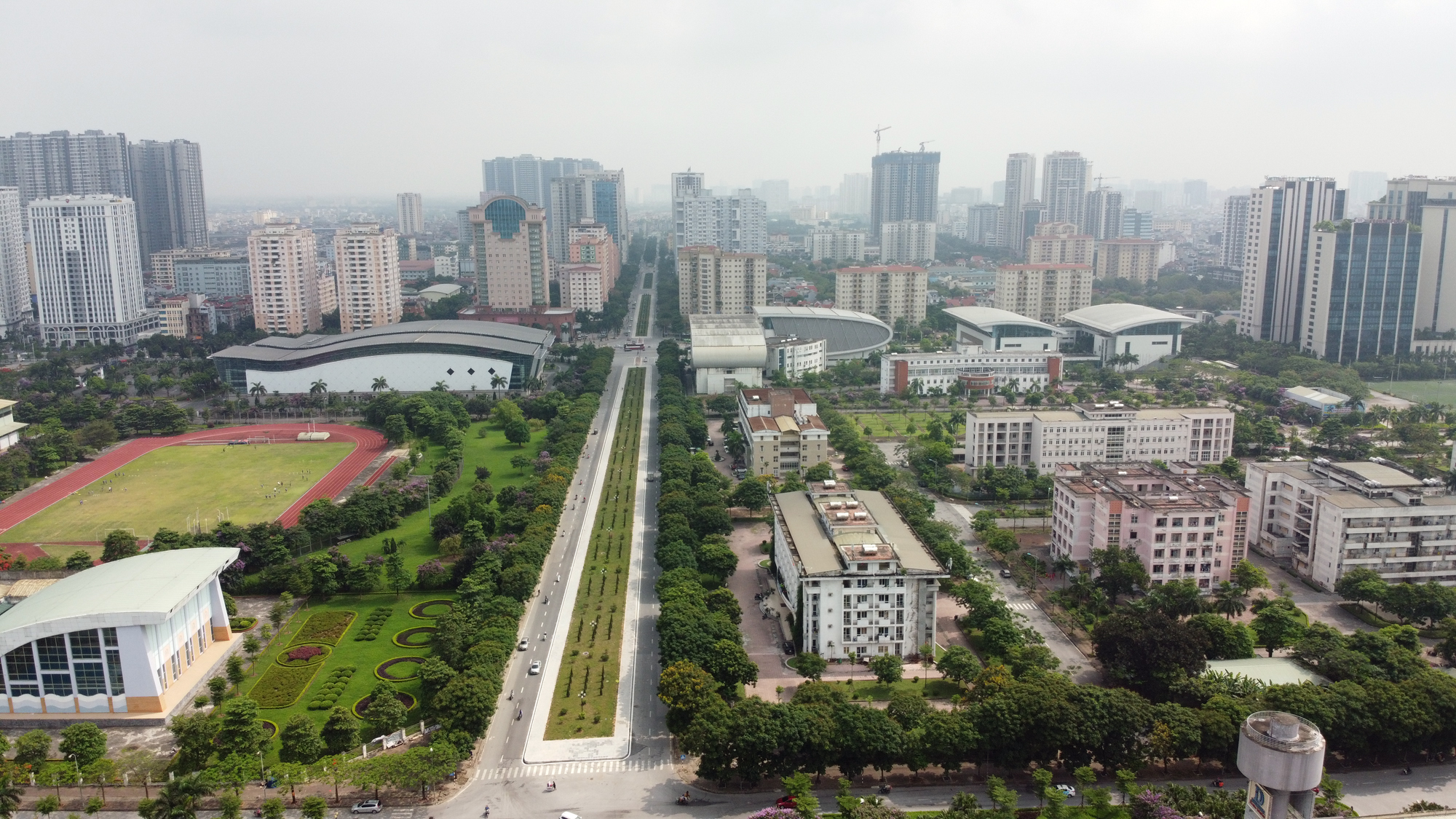 Mương thối dẫn đến đường đua F1 thành đường đẹp sau cống hóa - Ảnh 3. Mương thối dẫn đến đường đua F1 thành đường đẹp sau cống hóa - Ảnh 3.