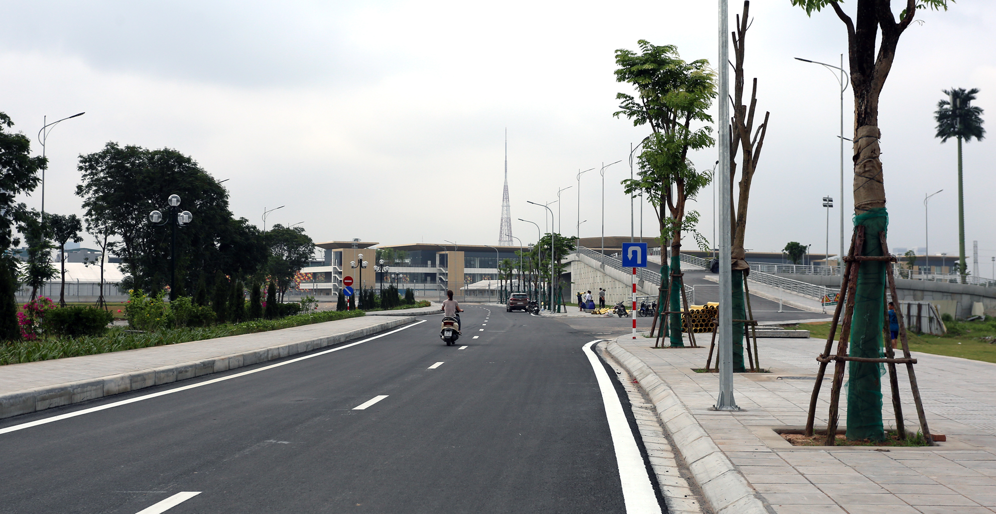 Mương thối dẫn đến đường đua F1 thành đường đẹp sau cống hóa - Ảnh 12. Mương thối dẫn đến đường đua F1 thành đường đẹp sau cống hóa - Ảnh 12.