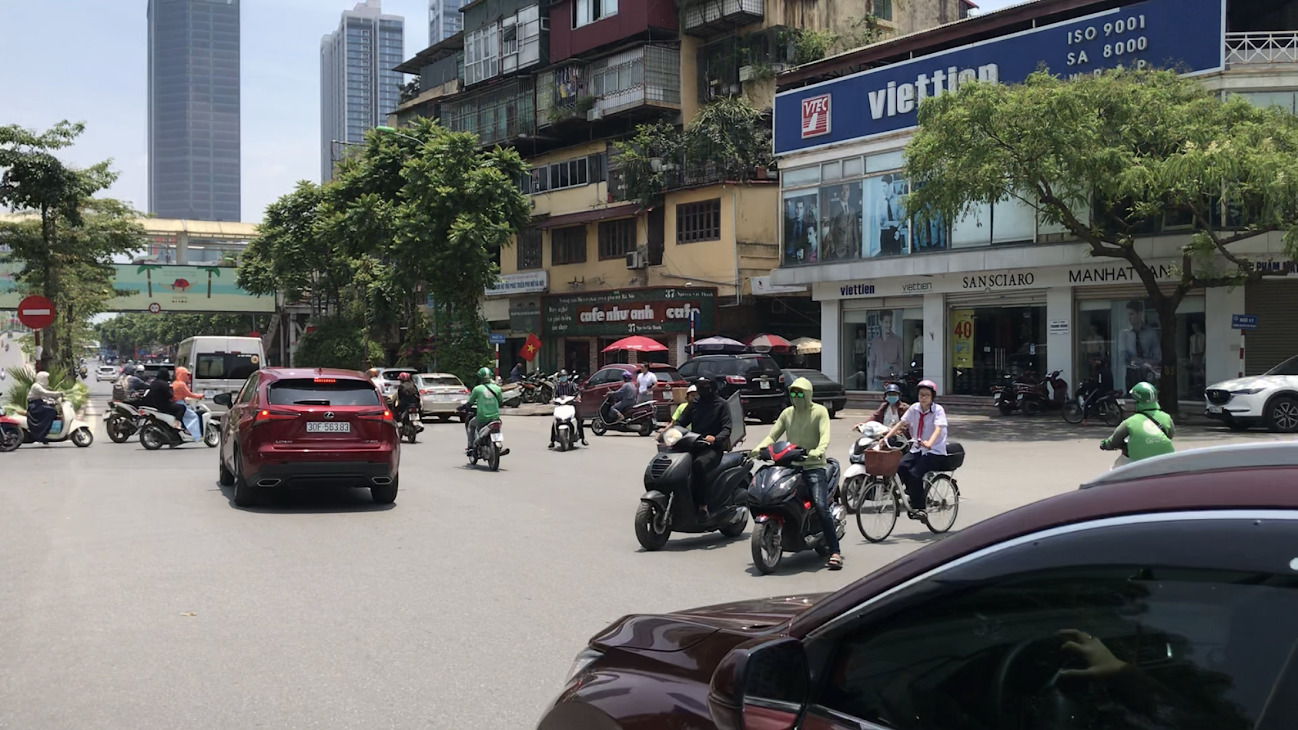 Nút giao thông dễ bị phạt ở Hà Nội: Lưu ý biển báo đầu ngõ 41 Nguyễn Chí Thanh - Ảnh 8. Nút giao thông dễ bị phạt ở Hà Nội: Lưu ý biển báo đầu ngõ 41 Nguyễn Chí Thanh - Ảnh 8.