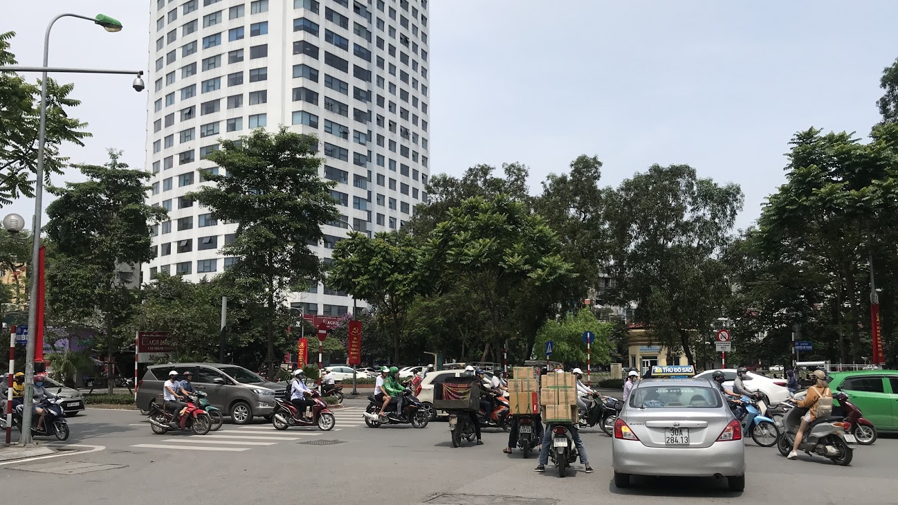 Nút giao thông dễ bị phạt ở Hà Nội: Lưu ý biển báo đầu ngõ 41 Nguyễn Chí Thanh - Ảnh 6. Nút giao thông dễ bị phạt ở Hà Nội: Lưu ý biển báo đầu ngõ 41 Nguyễn Chí Thanh - Ảnh 6.