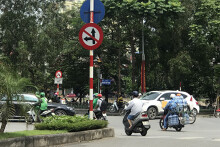 Nút giao thông dễ bị phạt ở Hà Nội: Lưu ý biển báo đầu ngõ 41 Nguyễn Chí Thanh