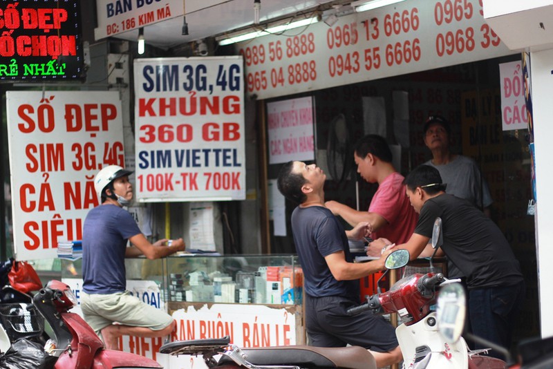 Tại sao lại 'bắt' chính chủ nạp thẻ điện thoại phải kèm chứng minh nhân dân - Ảnh 1. Tại sao lại 'bắt' chính chủ nạp thẻ điện thoại phải kèm chứng minh nhân dân - Ảnh 1.