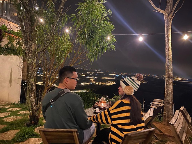 4 quán cà phê ngắm thung lũng đèn về đêm ở Đà Lạt - Ảnh 4. 4 quán cà phê ngắm thung lũng đèn về đêm ở Đà Lạt - Ảnh 4.